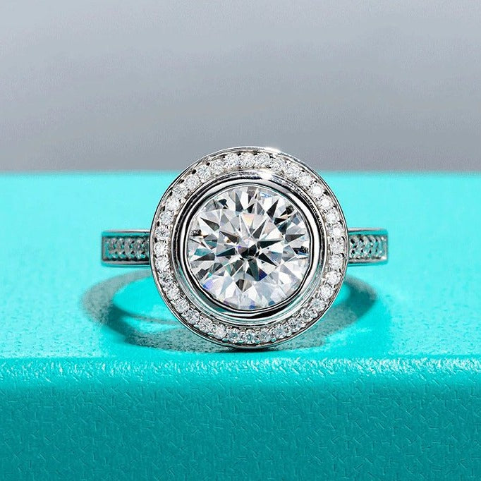 3.0 Ct Round Cut Diamond Halo White Gold Engagement Ring