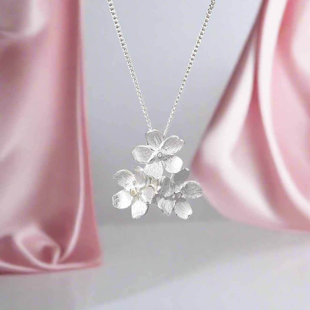 Elegant Forget-Me-Not Flower Necklace
