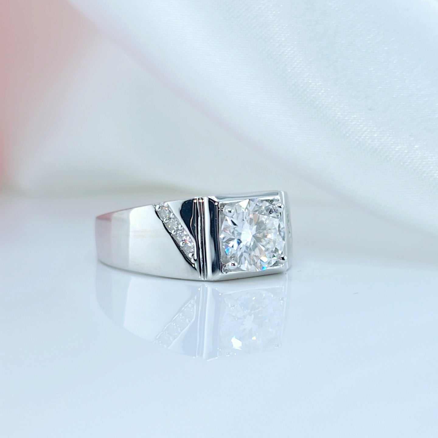 Round Brilliant Diamond Men's Wedding Band