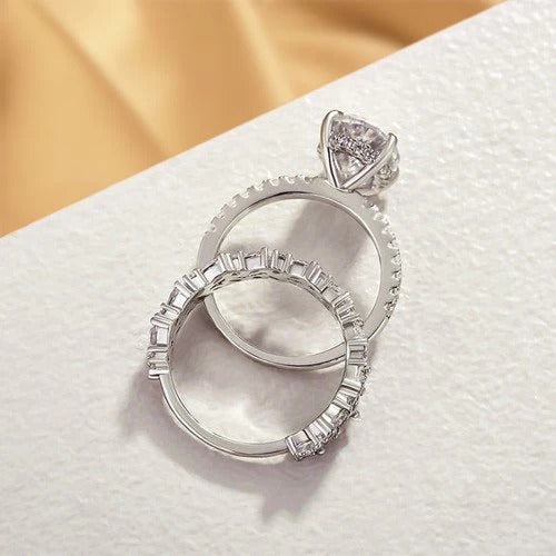 Stunning Oval Cut Diamond Wedding Ring Set