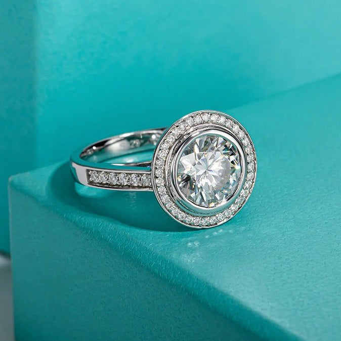 3.0 Ct Round Cut Diamond Halo White Gold Engagement Ring