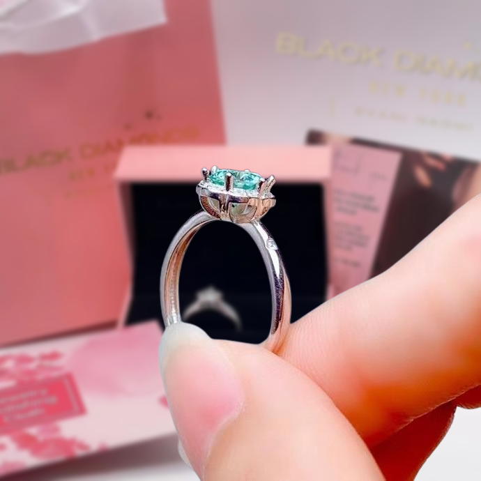 Crackling 1.0 Ct Diamond Engagement Ring