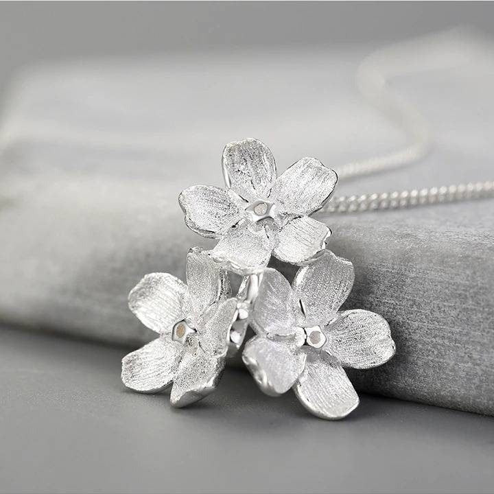 Elegant Forget-Me-Not Flower Necklace