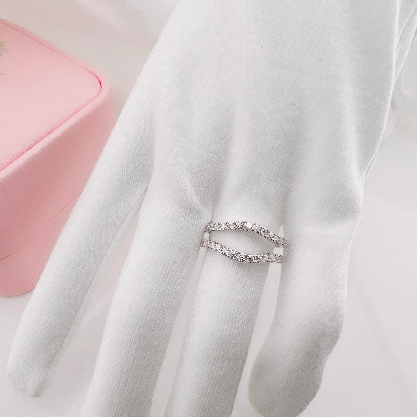 Round Cut Diamond Elegant Ring Enhancer