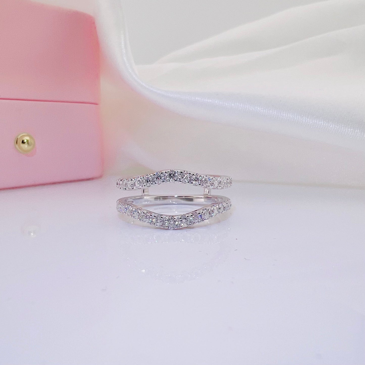 Round Cut Diamond Elegant Ring Enhancer