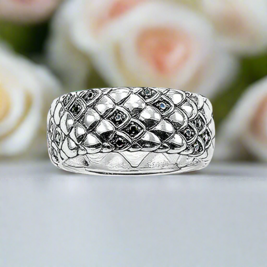 Vintage Style Snake with Diamond Band