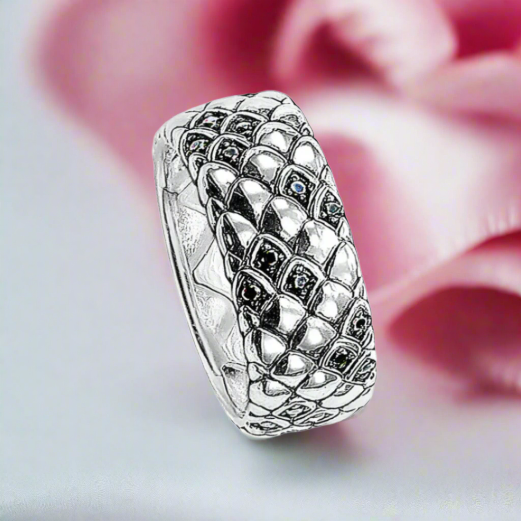 Vintage Style Snake with Diamond Band