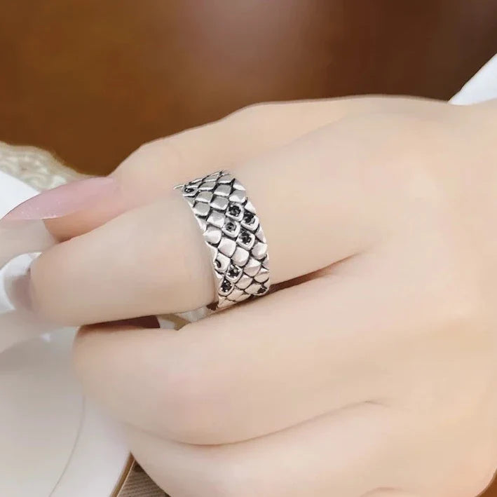 Vintage Style Snake with Diamond Band