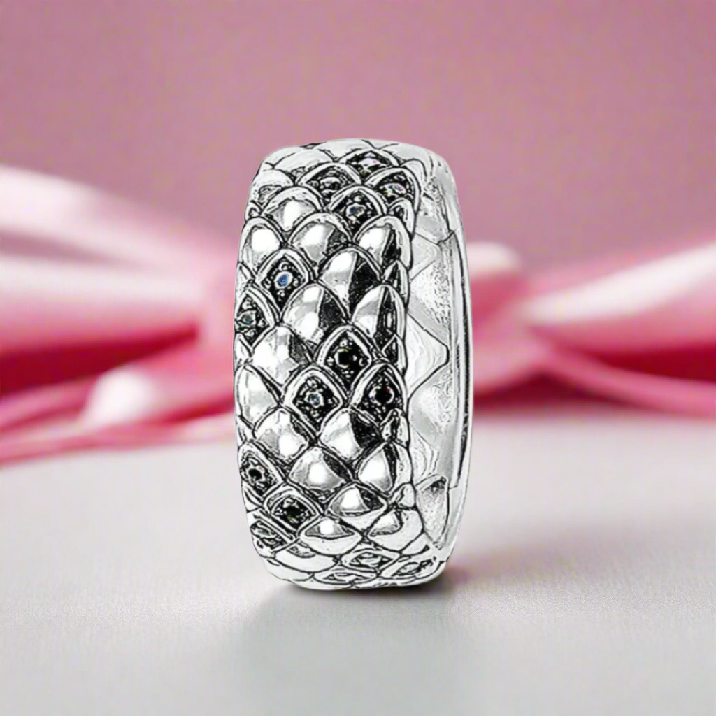 Vintage Style Snake with Diamond Band