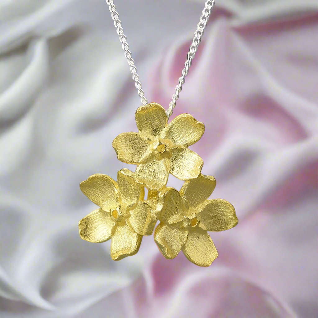 Elegant Forget-Me-Not Flower Necklace