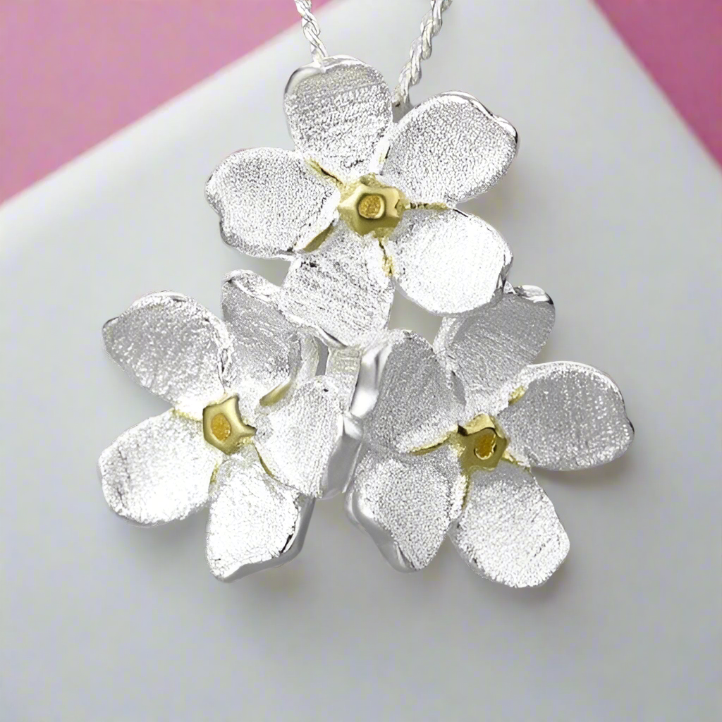 Elegant Forget-Me-Not Flower Necklace