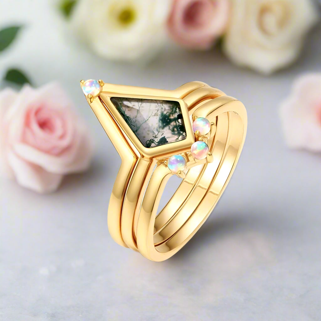 Natural Moss Agate Irregular Kit-cut Yellow Gold Wedding Ring