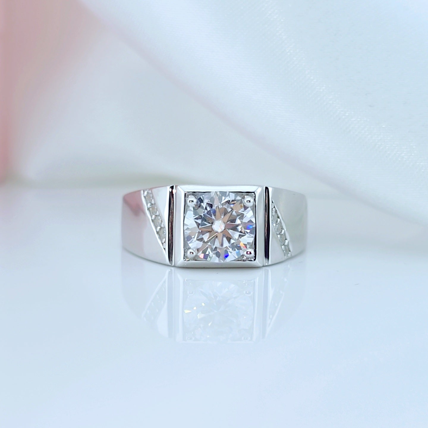 Round Brilliant Diamond Men's Wedding Band