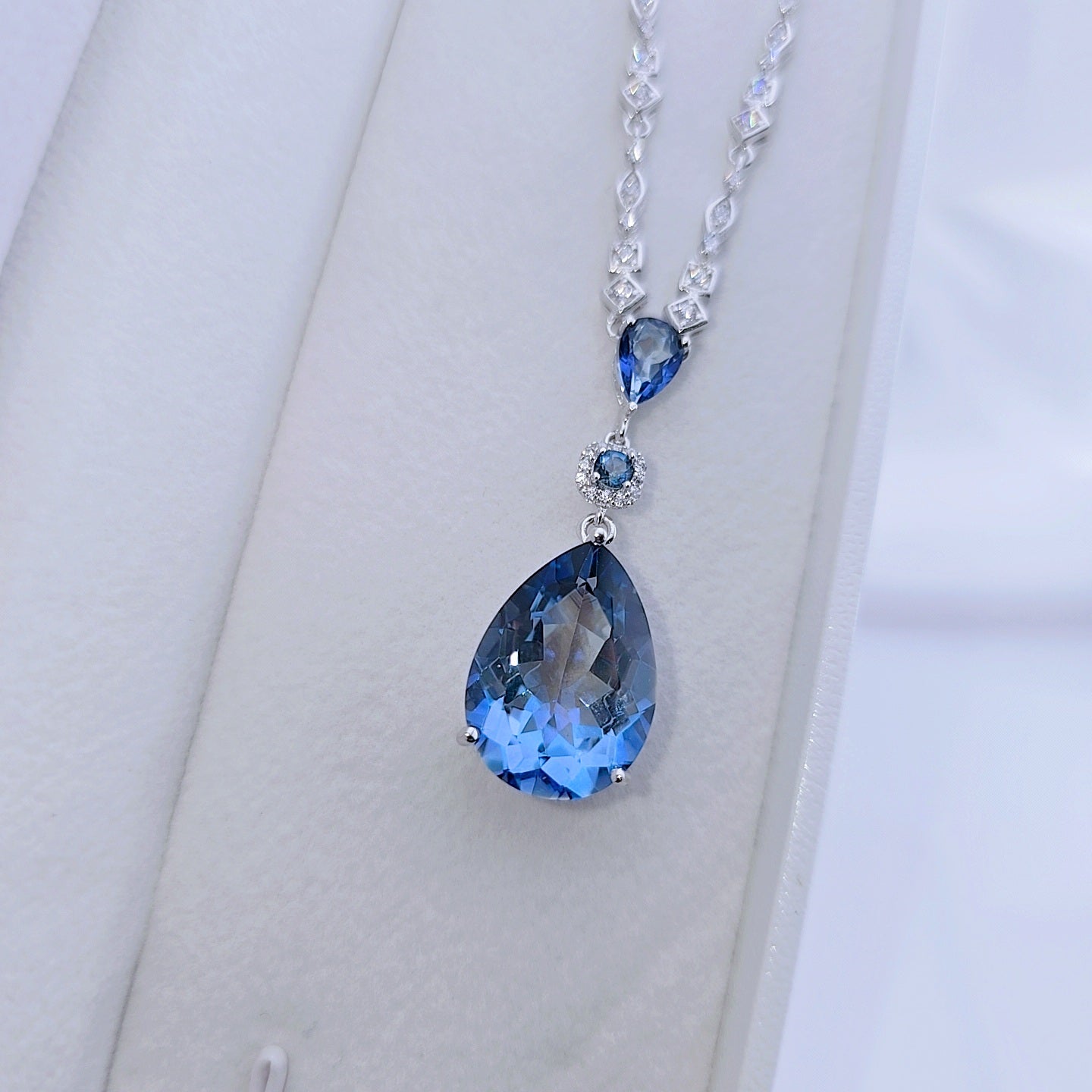 10.68C Natural Iolite Blue Mystic Quartz Pendant Necklace