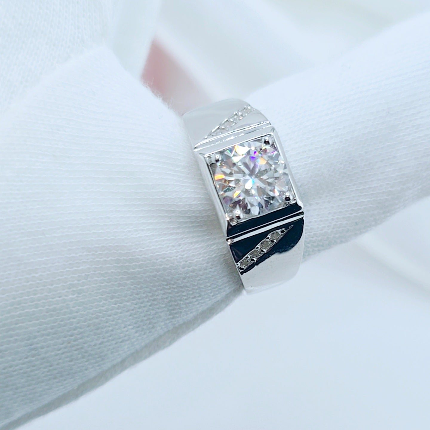 Round Brilliant Diamond Men's Wedding Band